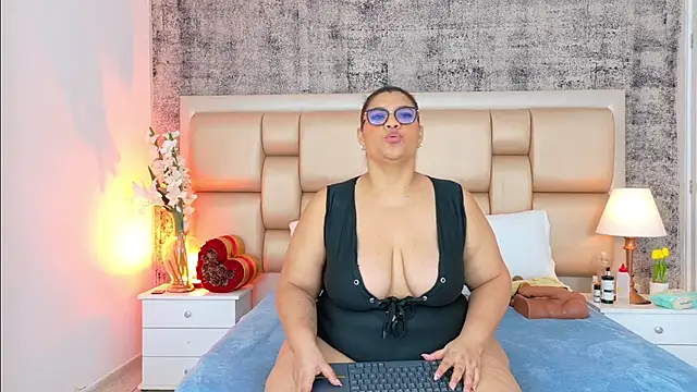 SelennaCooper XXX чат на живо