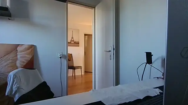 alpha-hunk live XXX chat