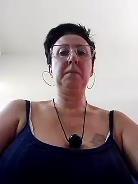 MILEIDE980 Adlı Modelin Canlı XXX Sohbeti