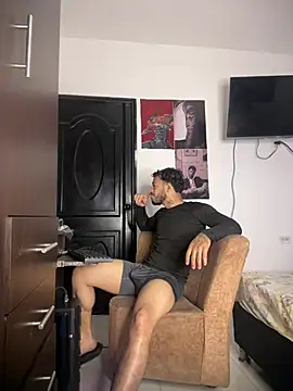 Chatroom XXX en direct de Enzomoretti__