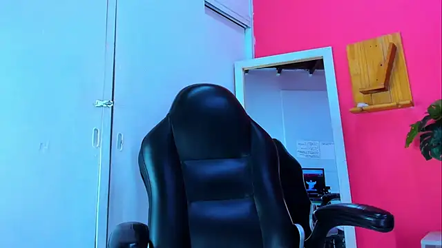 Chat +18 de nezuko__chann_ ao vivo