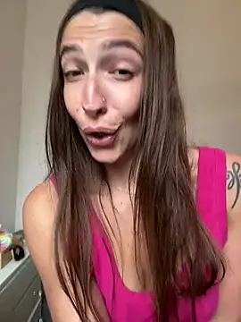 Yara-Lolii Chat XXX live