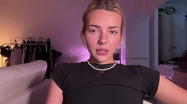 แชท XXX สดของ ChristelDuncombe