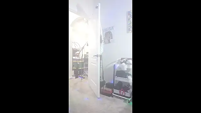 Triggerhappycj100 élő XXX-chatje
