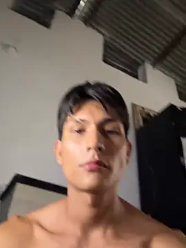 Tyler1999 Adlı Modelin Canlı XXX Sohbeti