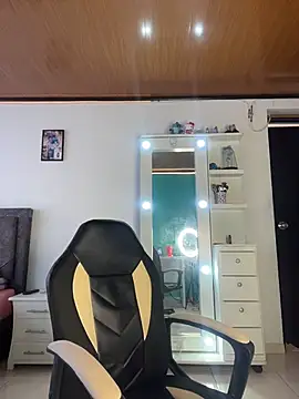Chat +18 de ALANAH_KITTY ao vivo