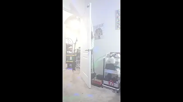 Triggerhappycj100のライブXXXチャット