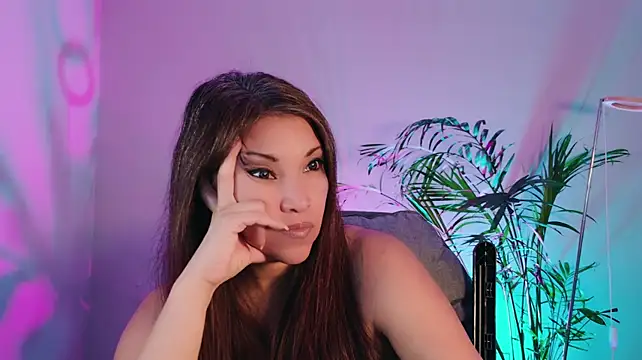 DivineLynn 即時 XXX 聊天
