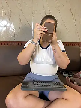 Chat +18 de MissKynova ao vivo