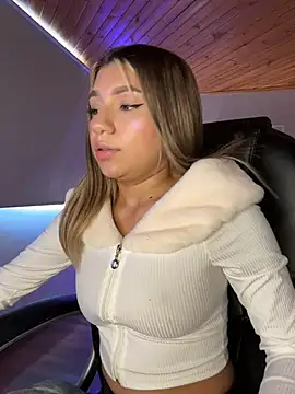 Issa_pink18 Adlı Modelin Canlı XXX Sohbeti