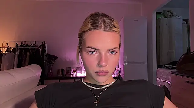 ChristelDuncombe's Live XXX Chat