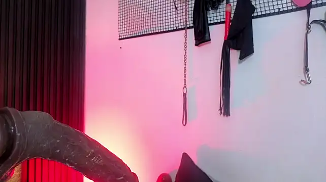 Issafoxx Adlı Modelin Canlı XXX Sohbeti