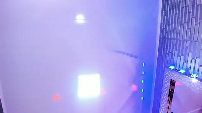 Živý XXX chat EmmyTorner