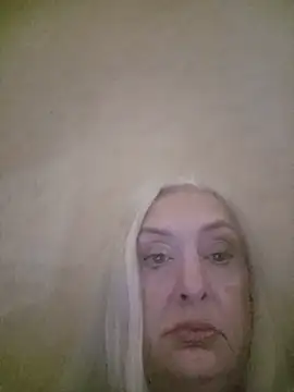 Chat +18 de Julia20X ao vivo