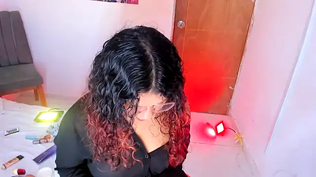 دردشة Emily_Coper18 الجنسية المباشرة