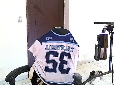 Chat +18 de aronmiller404 ao vivo