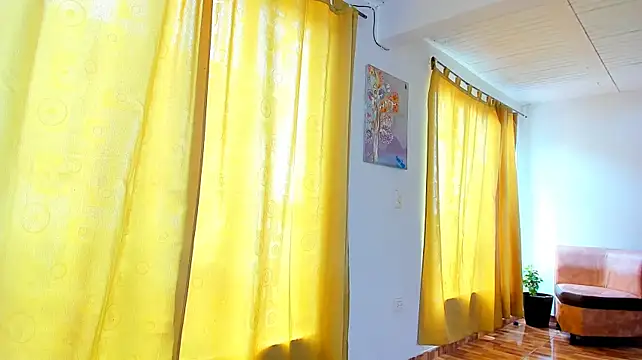 Chat +18 de Laura_Ivy ao vivo