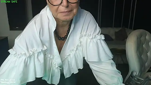 Chat +18 de Lia_Light ao vivo
