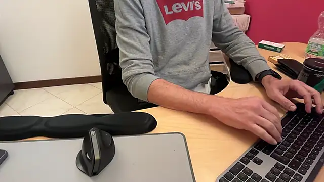 riccardofortis' Live XXX Chat