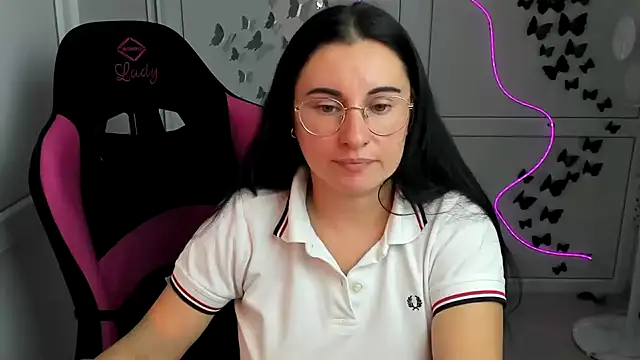ChloeVibee Chat XXX in diretta