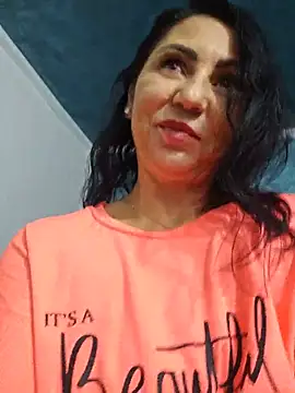 Chat XXX en directo de OhhhLauraxx