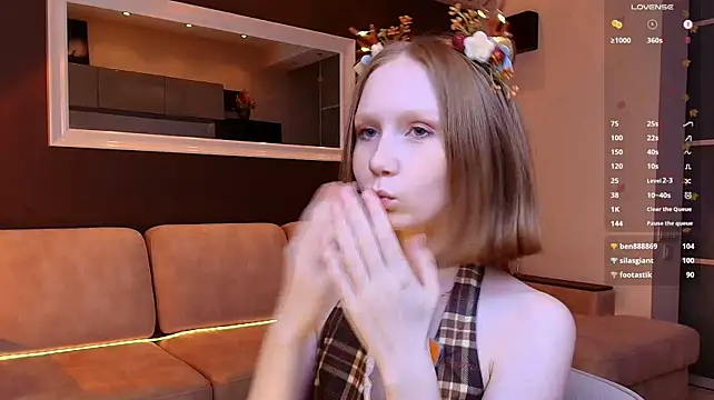 FoxyMira live XXX chat