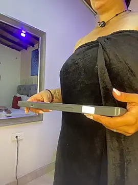 Czat XXX na żywo – nina_glow