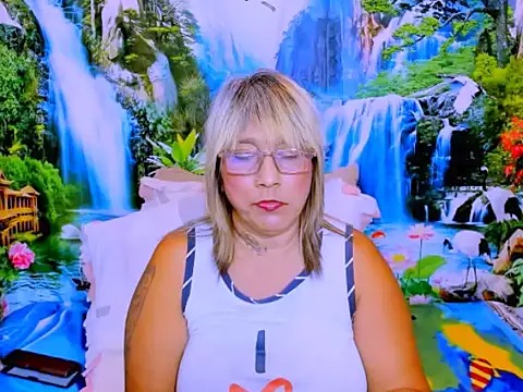 indianroxyn Live XXX chat