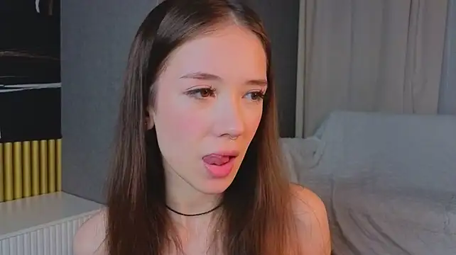 tinyanien Live XXX chat