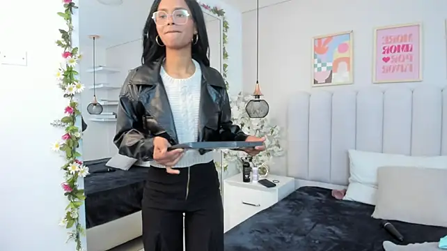 Megan__Hart_ XXX чат на живо