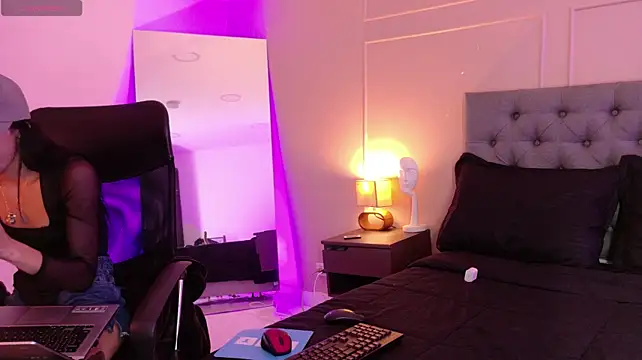 Živý XXX chat ALICESANDOVAL