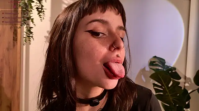 MichaellaMoon Adlı Modelin Canlı XXX Sohbeti