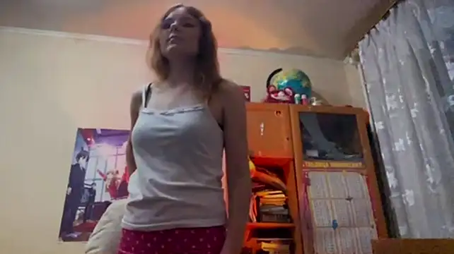 Chat +18 de VickyLaperouse ao vivo