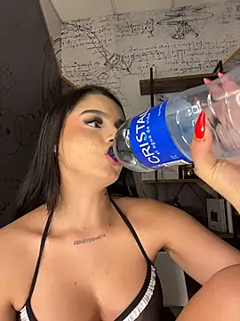 BustyAngelXXX Adlı Modelin Canlı XXX Sohbeti