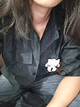 צ'אט XXX בשידור חי של sexy_aaruhi