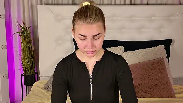 EmmiLive Adlı Modelin Canlı XXX Sohbeti