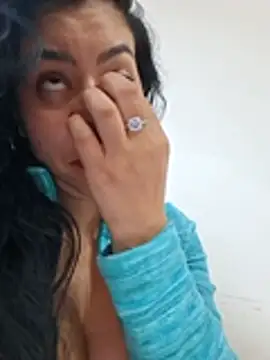 צ'אט XXX בשידור חי של Luianna