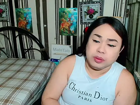 Ur-Mistress-Rhegz's Live XXX Chat