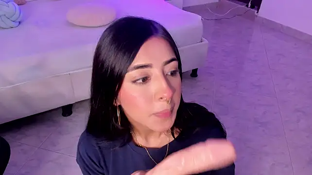 Mirandaa_Rogers' Live XXX Chat