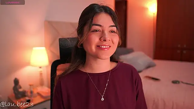 Lau_Bee Chat XXX in diretta