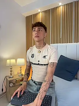 Timothy_ros Live XXX-Chat