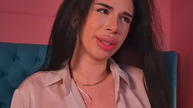 ReinaTriana's Live XXX Chat