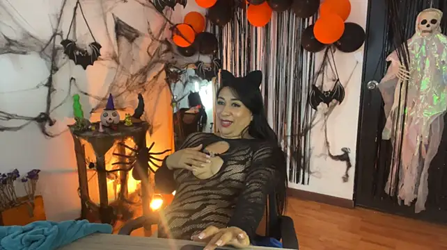 Онлайн чат XXX karimelee_