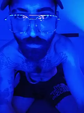 MorenodickStrong Chat XXX live