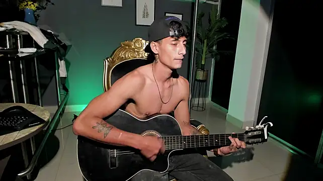 MaxiimoRomano_ Adlı Modelin Canlı XXX Sohbeti