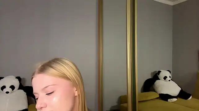 XXX chat uživo modela DavidLongino