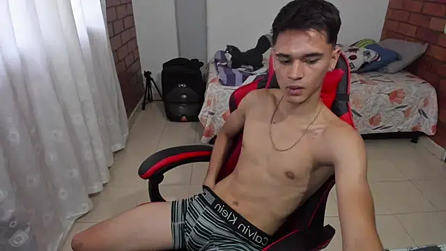 Show de Aron_Boyy na webcam