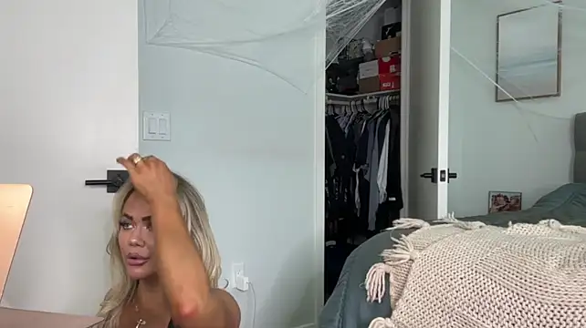 ElenaErickson's Live XXX Chat