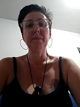 MILEIDE980 XXX чат на живо