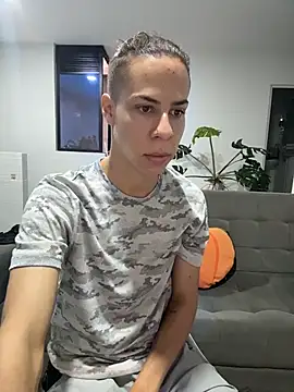 grey___27 Adlı Modelin Canlı XXX Sohbeti